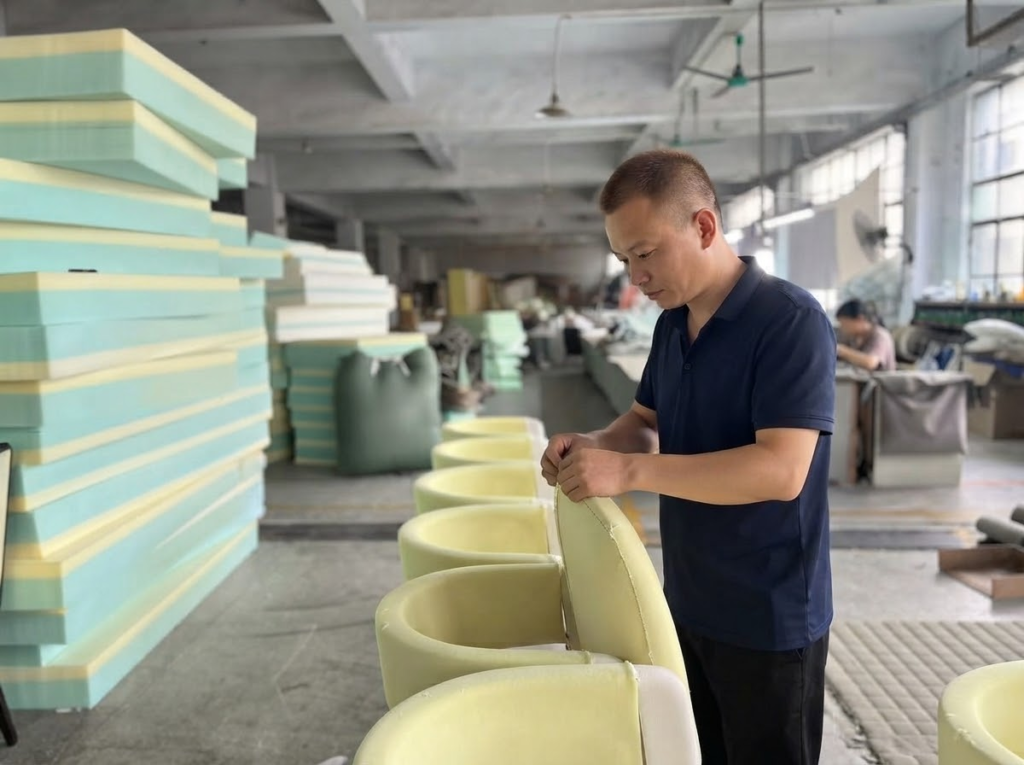 fast-track-china-commercial-upholstery-sourcing