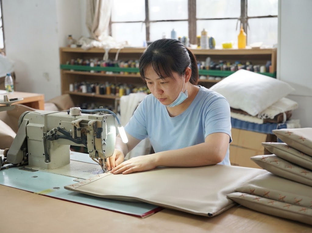 china-sofa-materials-leather-vs-pu-guide